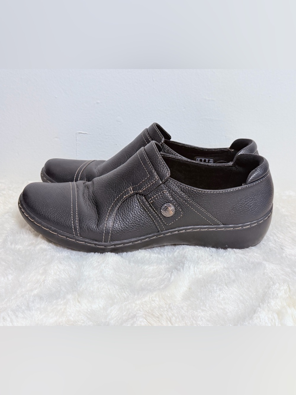 Clarks® Cora Poppy Women's Leather Slip On Shoes Size 9